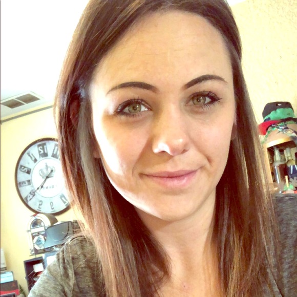 Meet your Posher, Sierra - Picture 4 of 6